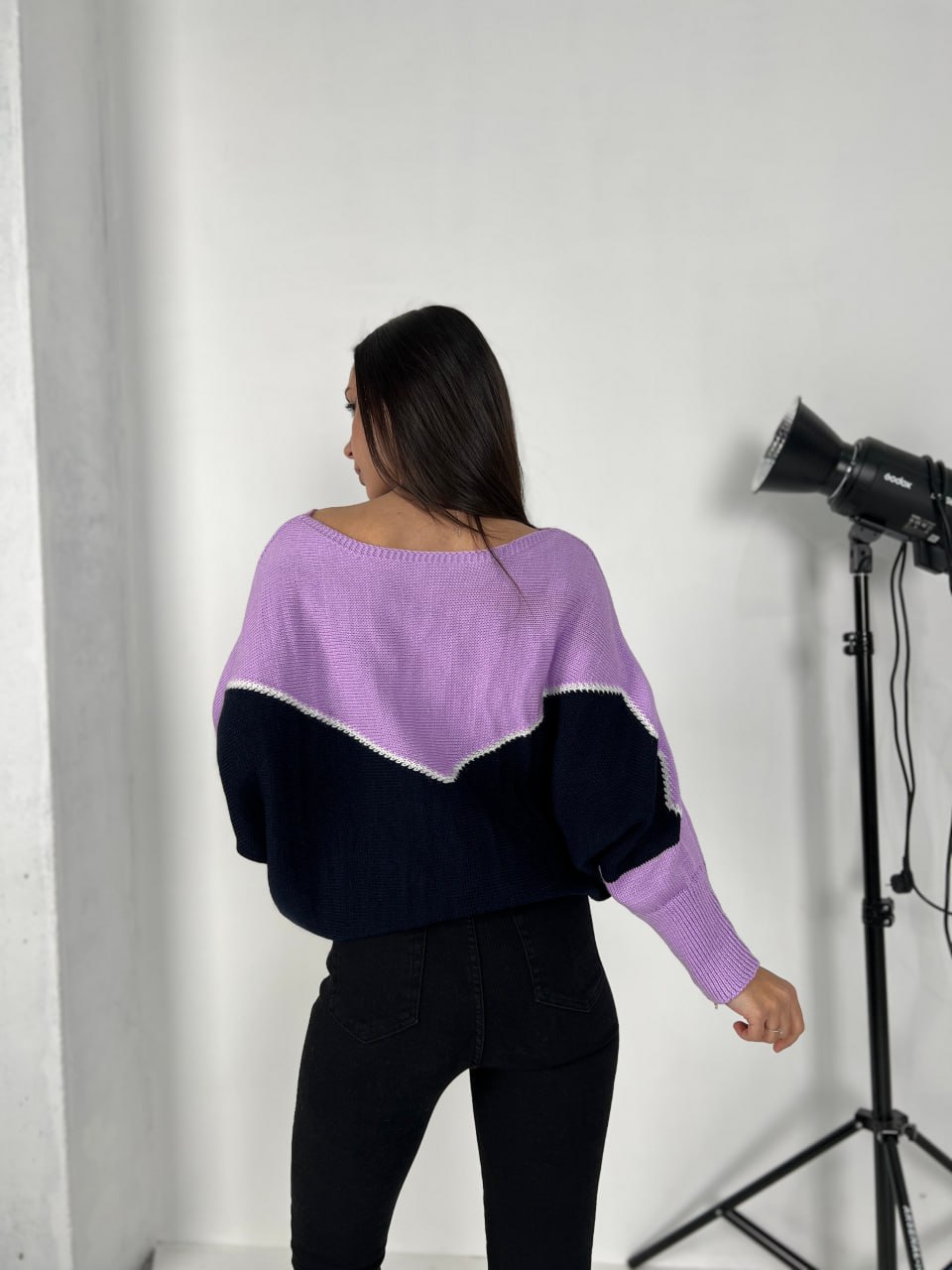 Тонкий жіночий светр бузкового кольору 31605