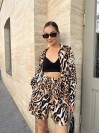 Трендовый прогулочный костюм с шортами леопардового цвета 28261