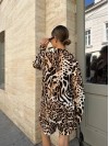 Трендовый прогулочный костюм с шортами леопардового цвета 28261