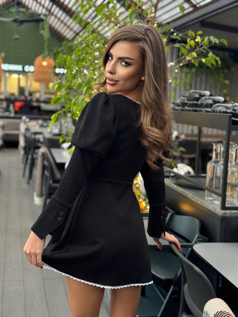 Трикотажное платье мини с белым кружевом, черного цвета 30318