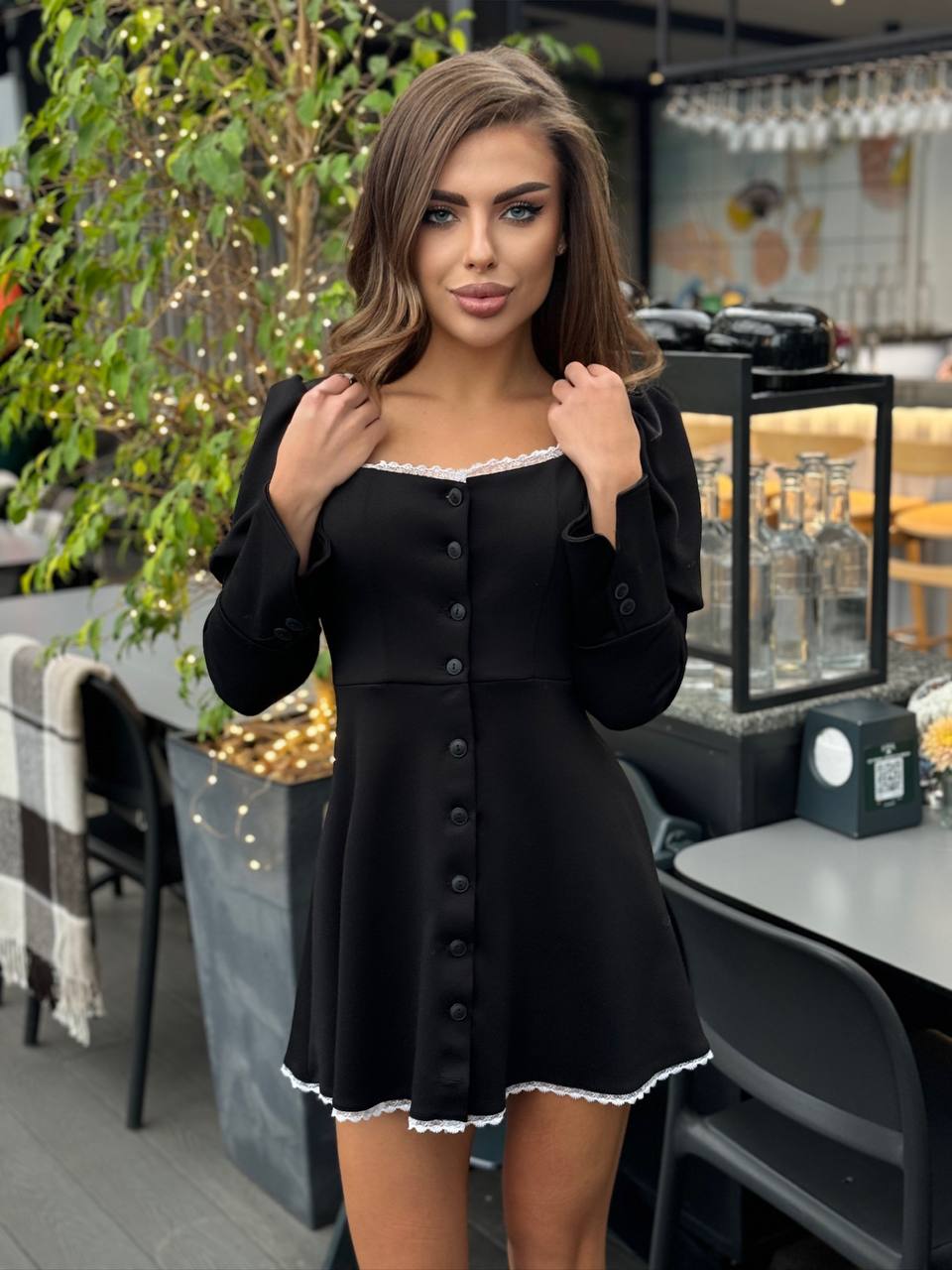 Трикотажное платье мини с белым кружевом, черного цвета 30318