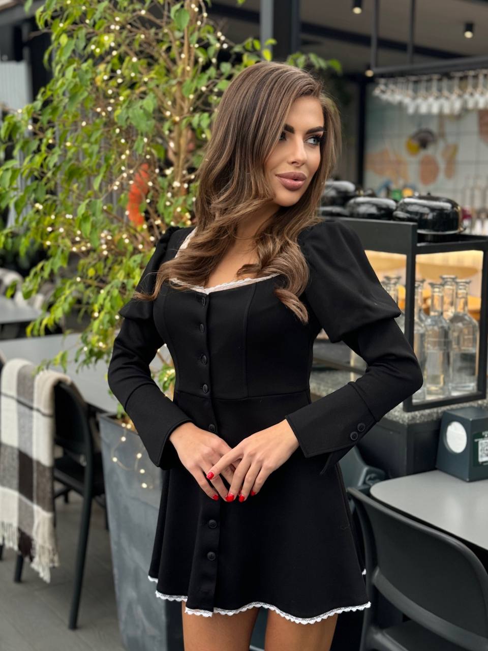 Трикотажное платье мини с белым кружевом, черного цвета 30318