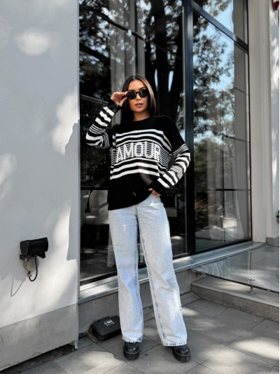 Подовжений жіночий светр із написом чорного кольору 29905