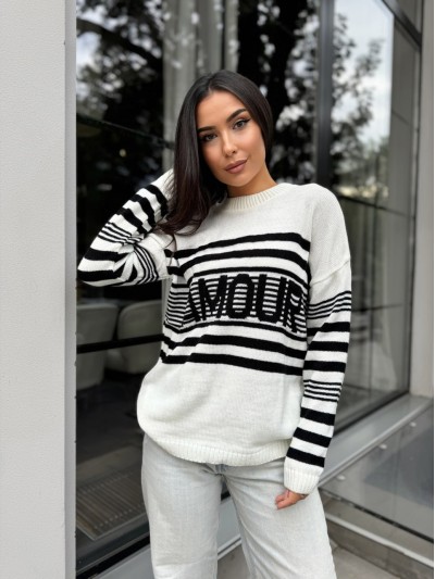 Подовжений жіночий светр із написом молочного кольору 29904