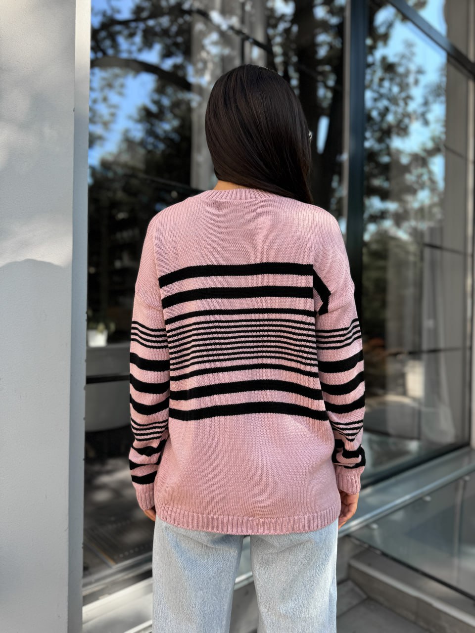 Подовжений жіночий светр із написом рожевого кольору 29903