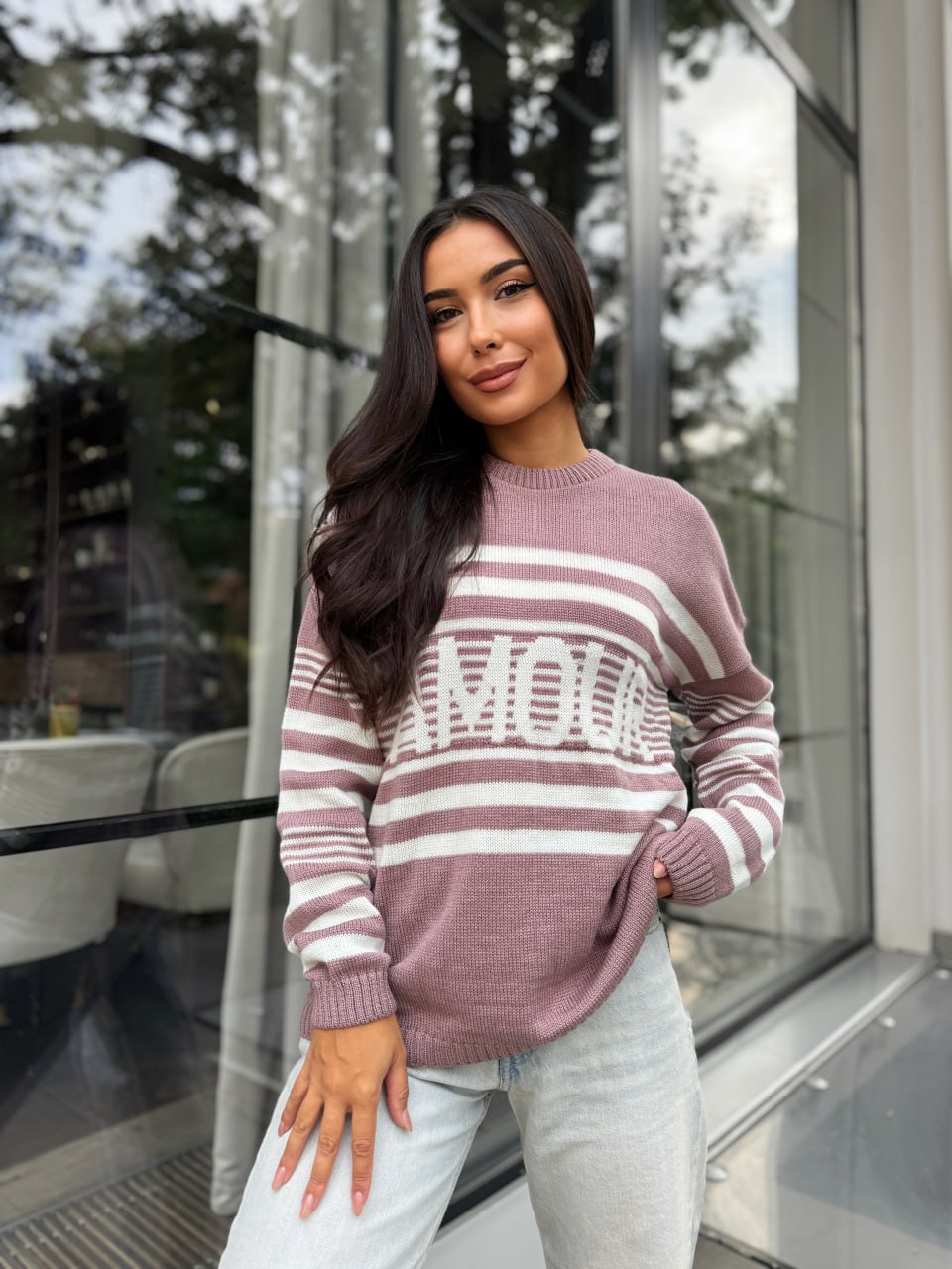 Удлиненный женский свитер с надписью пудрового цвета 29906