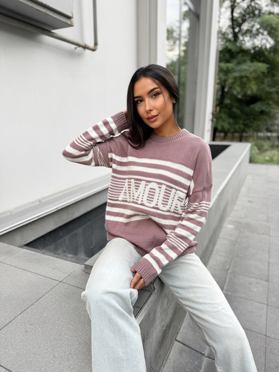 Удлиненный женский свитер с надписью пудрового цвета 29906