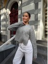 Укорочений жіночий светр з розрiзом сiрого кольору 34657