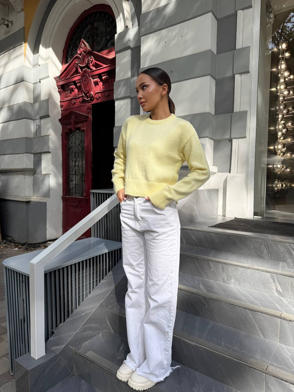 Укорочений жіночий светр з розрiзом жовтого кольору 34656