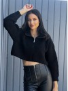 Укорочений жіночий светр на блискавці чорного кольору 29283