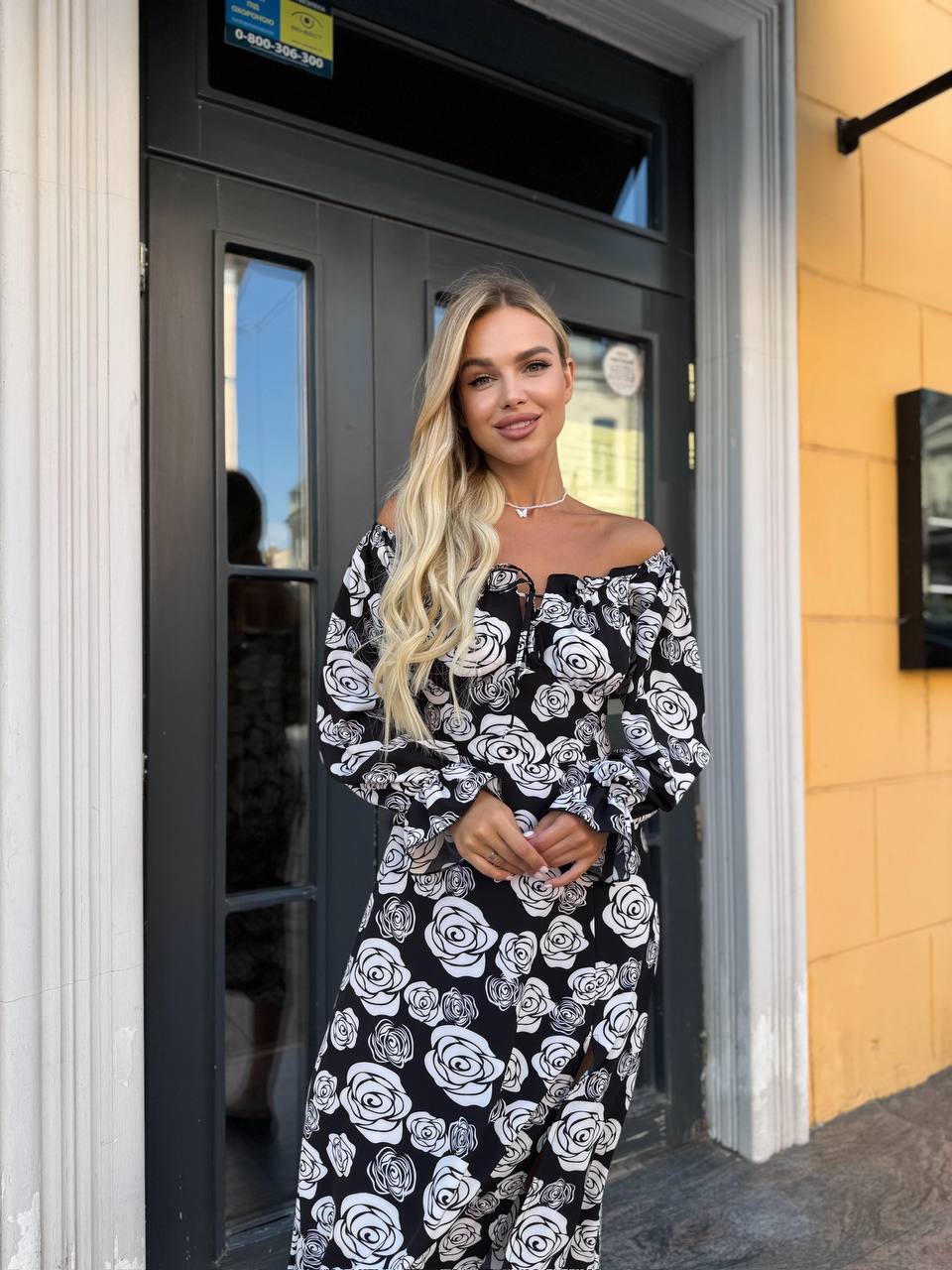 Универсальное платье миди черно-белого цвета 33772