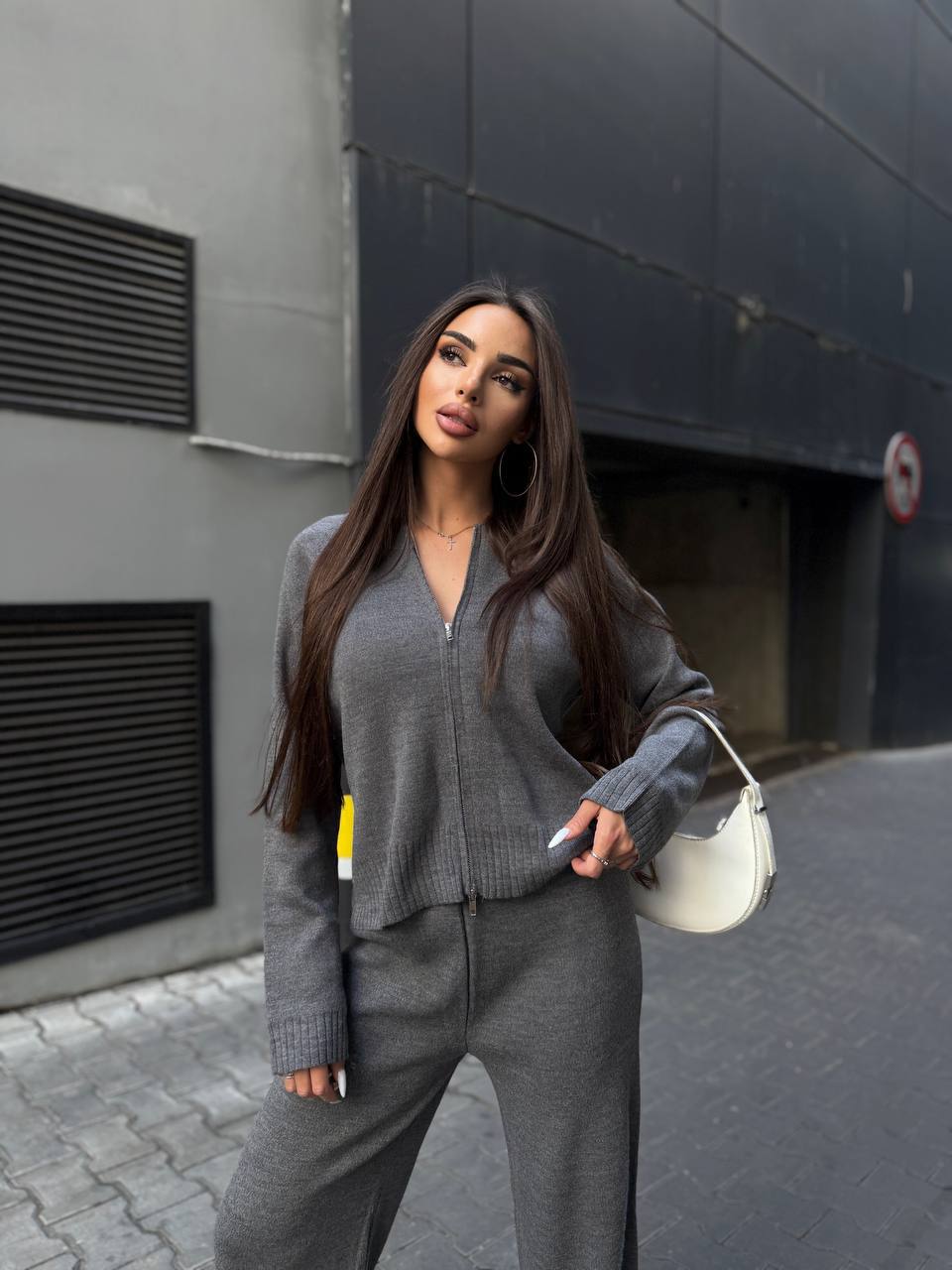 Унiверсальний жiночий костюм 2-ка графiтового кольору 35465