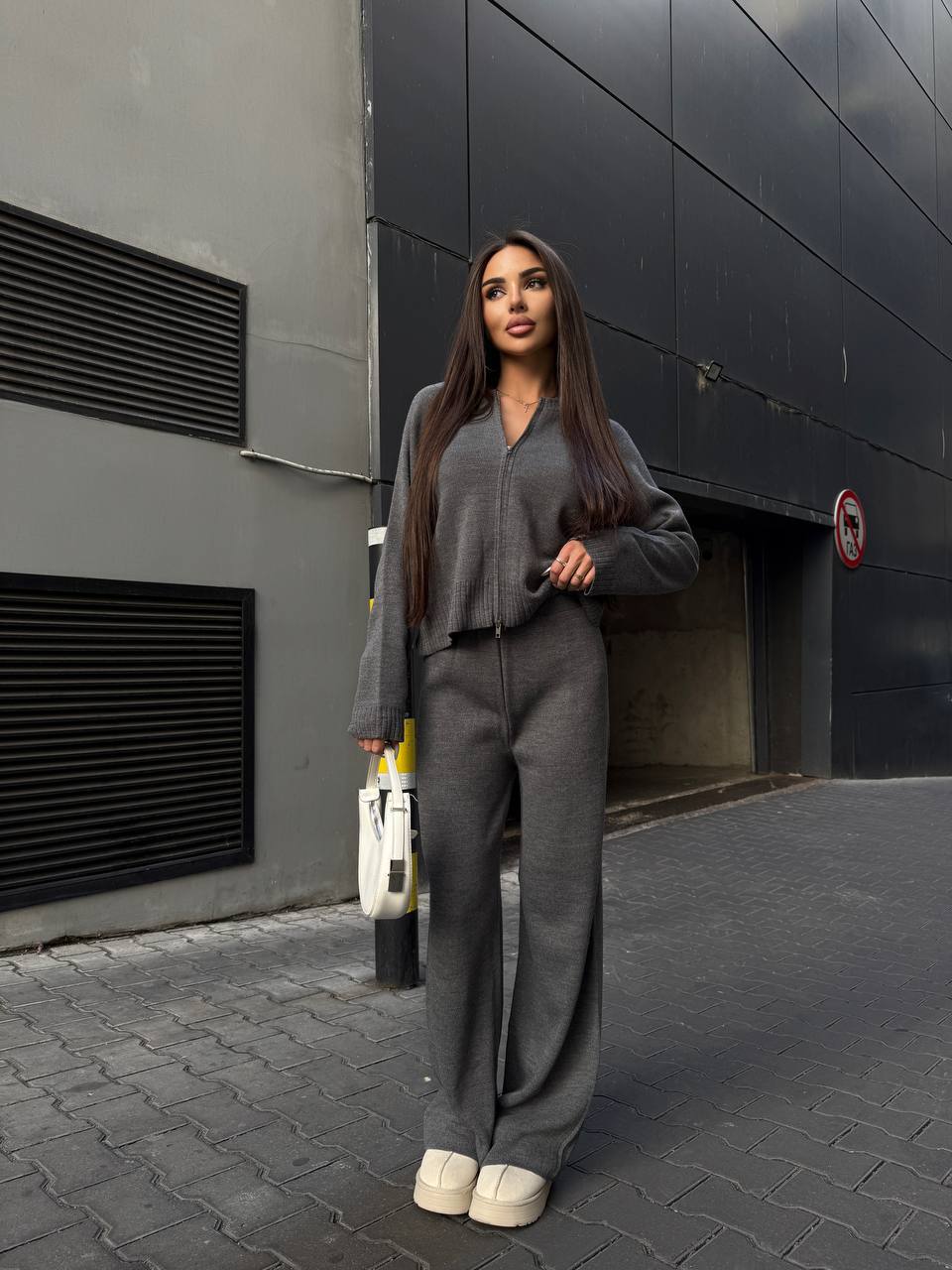 Унiверсальний жiночий костюм 2-ка графiтового кольору 35465