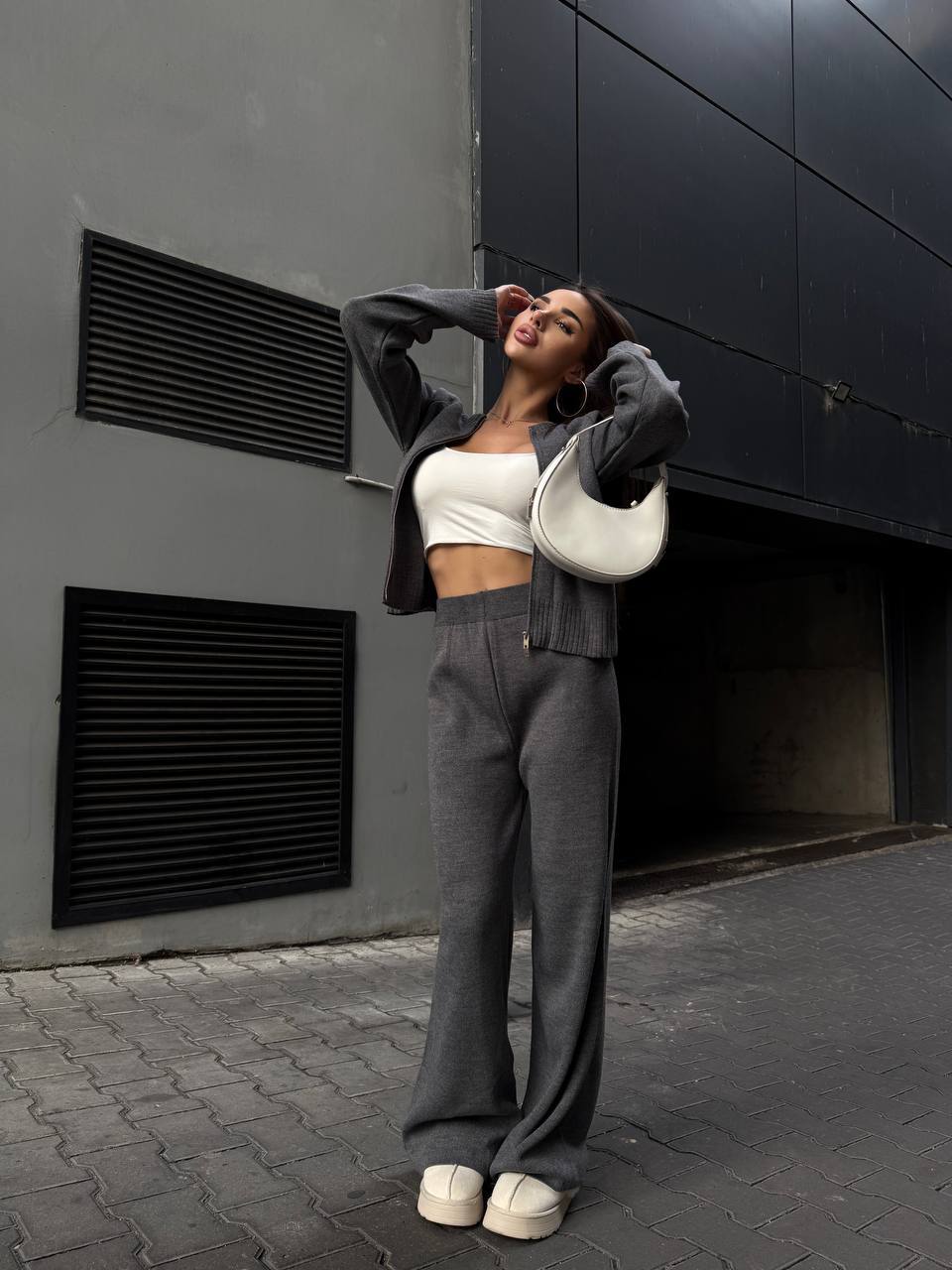 Унiверсальний жiночий костюм 2-ка графiтового кольору 35465