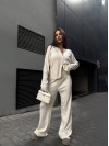 Унiверсальний жiночий костюм 2-ка молочного кольору 35464