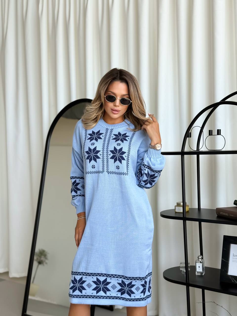 Вязаное платье с этничным рисунком голубого цвета 34357