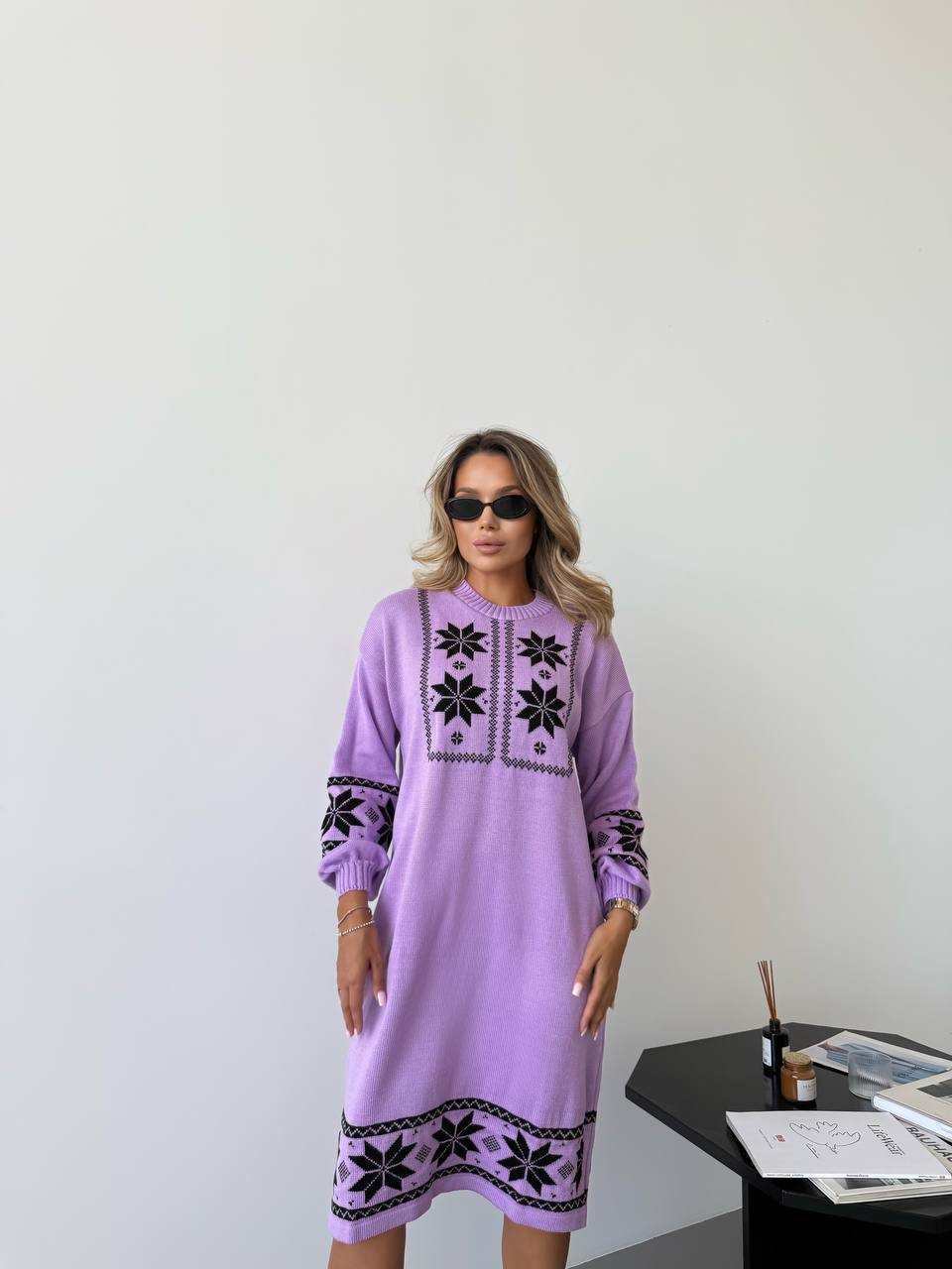 Вязаное платье с этничным рисунком сиреневого цвета 34358