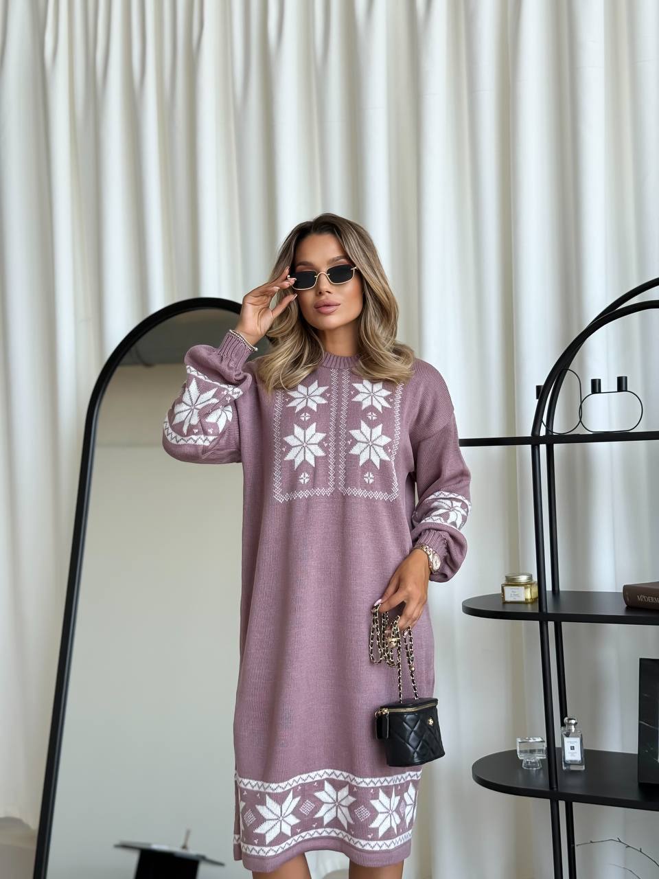 Вязаное платье с этничным рисунком пудрового цвета 34359
