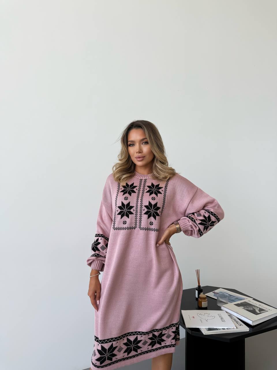 Вязаное платье с этничным рисунком розового цвета 34360