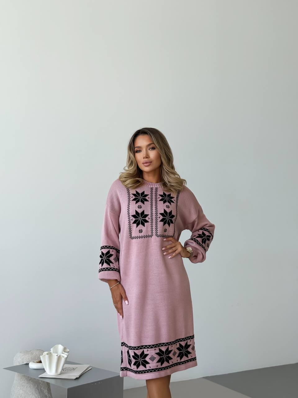 Вязаное платье с этничным рисунком розового цвета 34360