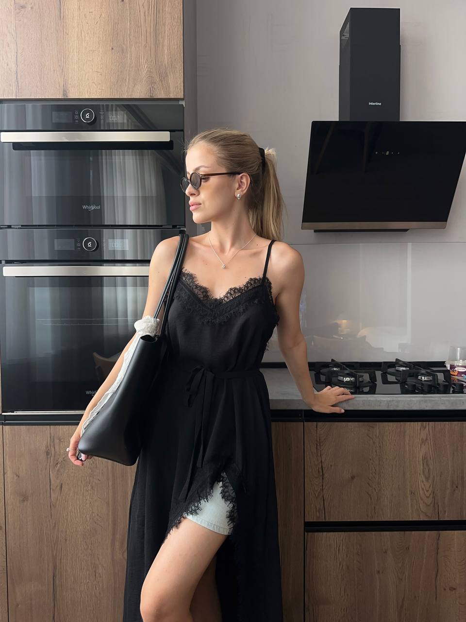 Вечерний сарафан с вырезом черного цвета 33925