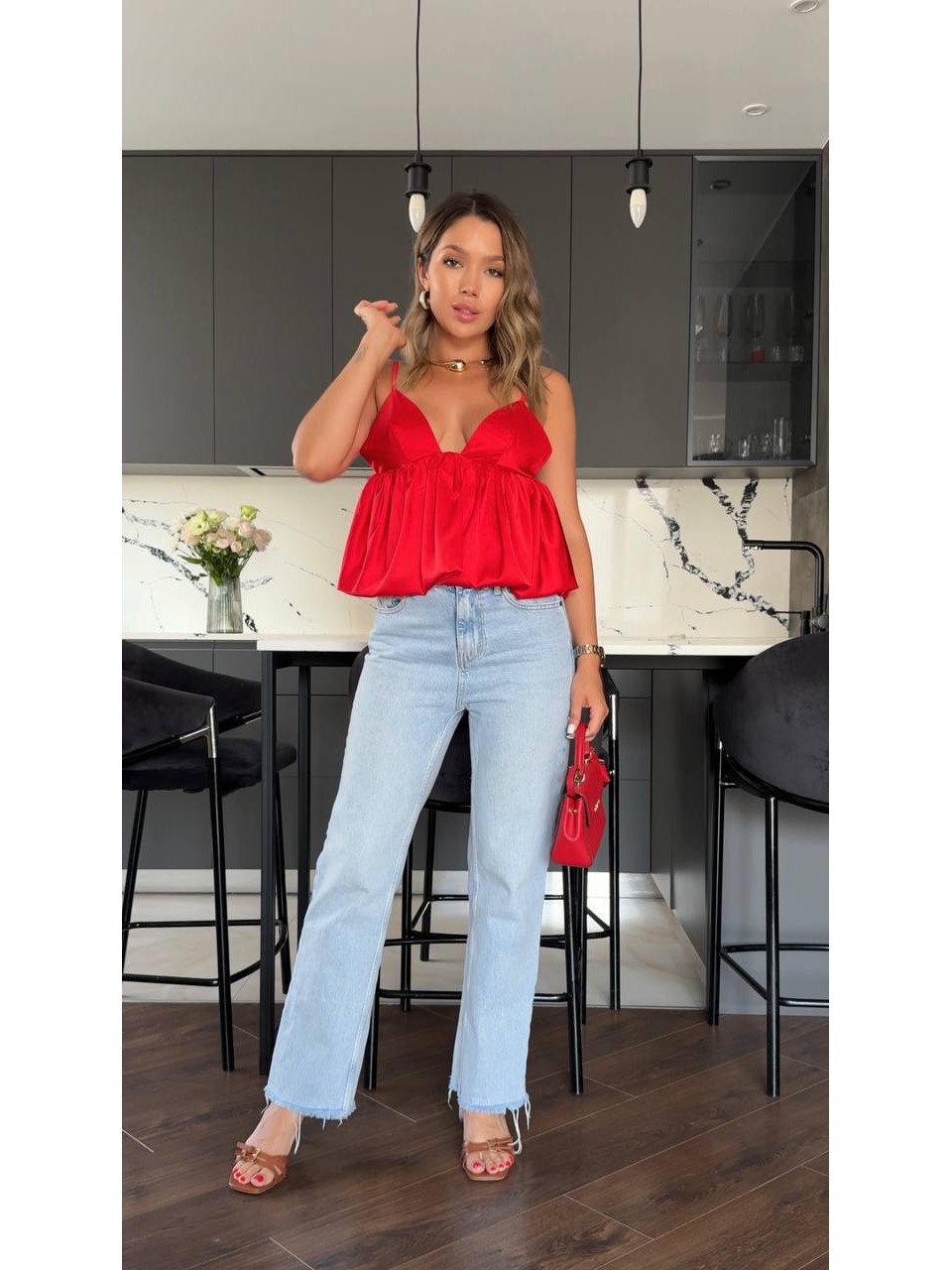 Вечірній жіночий топ з пишним низом червоного кольору 33743