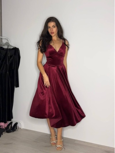 Вечірня оксамитова сукня на бретельках бордового кольору 32950