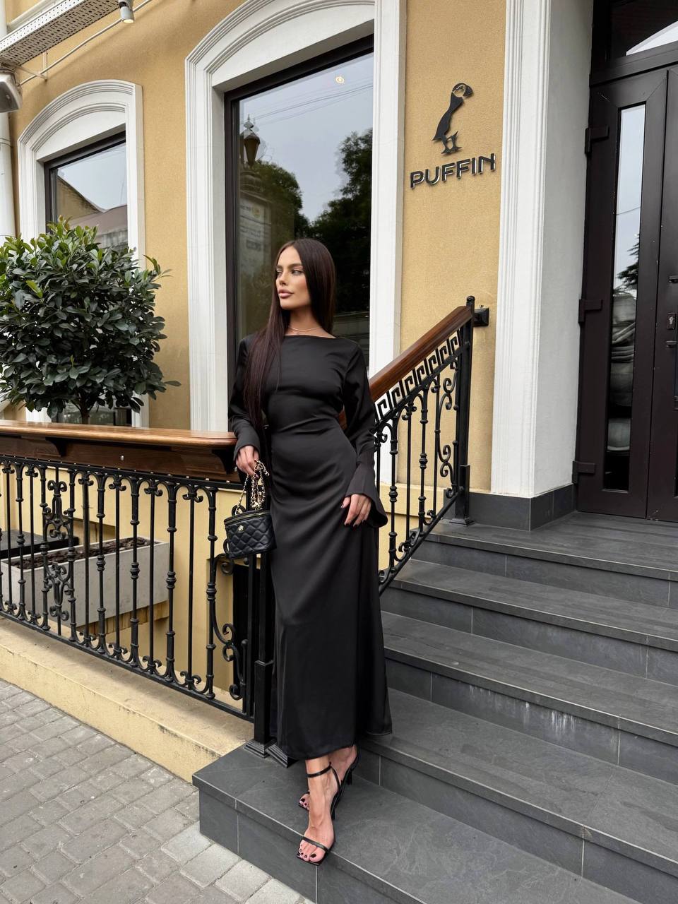 Вечернее шелковое платье макси черного цвета 35374