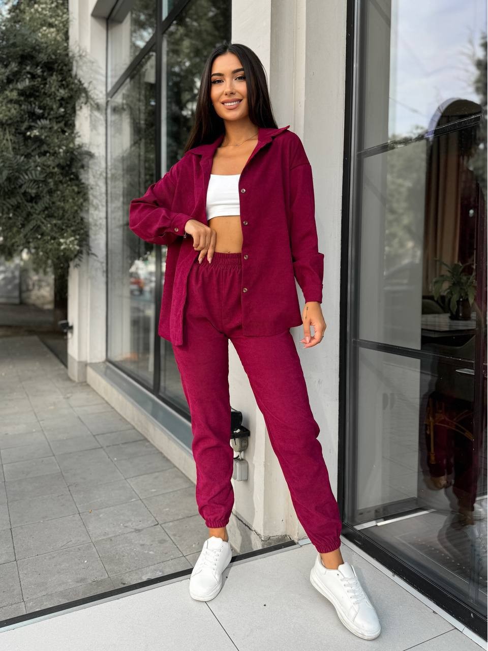 Вельветовый костюм на пуговицах бордового цвета  34379