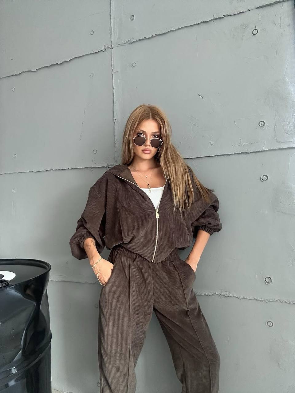 Вельветовий спортивний костюм кавового кольору 35030
