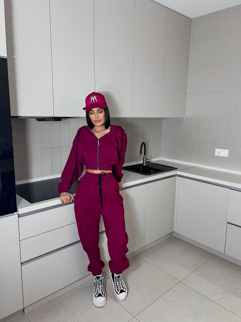 Вельветовий костюм на блискавці бордового кольору 31426