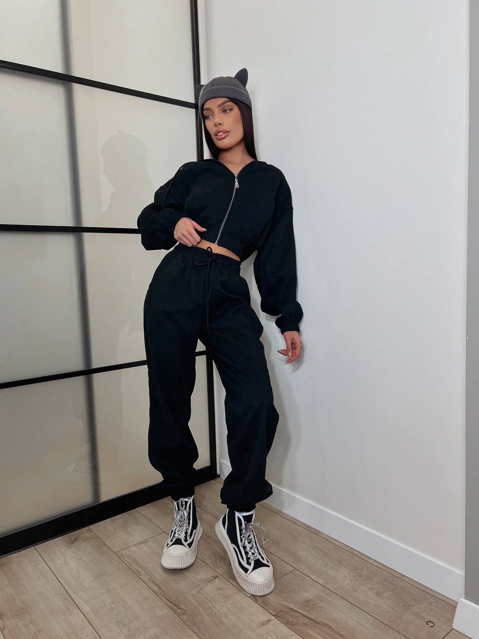 Вельветовый костюм на молнии черного цвета  31427