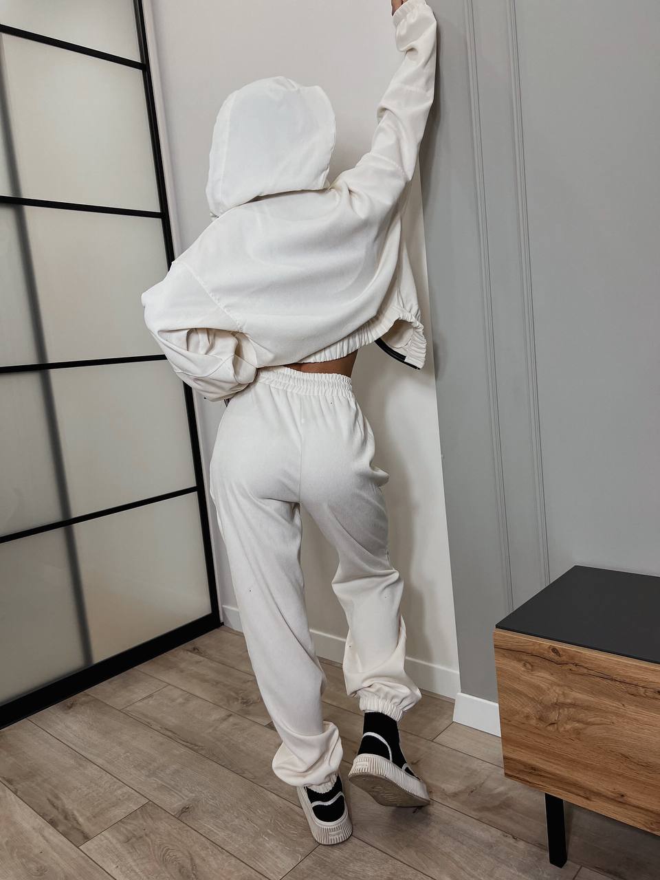 Вельветовый костюм на молнии молочного цвета  31428