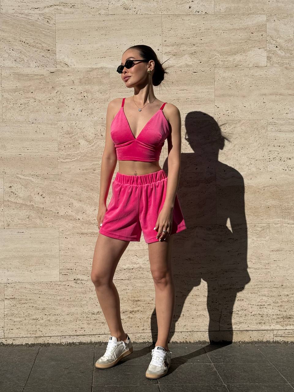 Велюровий домашній комплект топ+шорти малинового кольору 34430