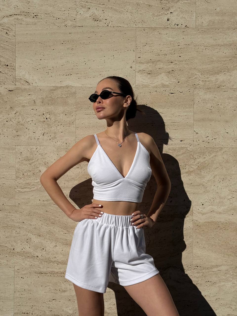 Велюровий домашній комплект топ+шорти молочного кольору 34429