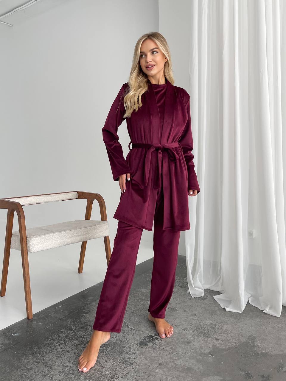 Велюровий домашній комплект трiйка бордового кольору 34539