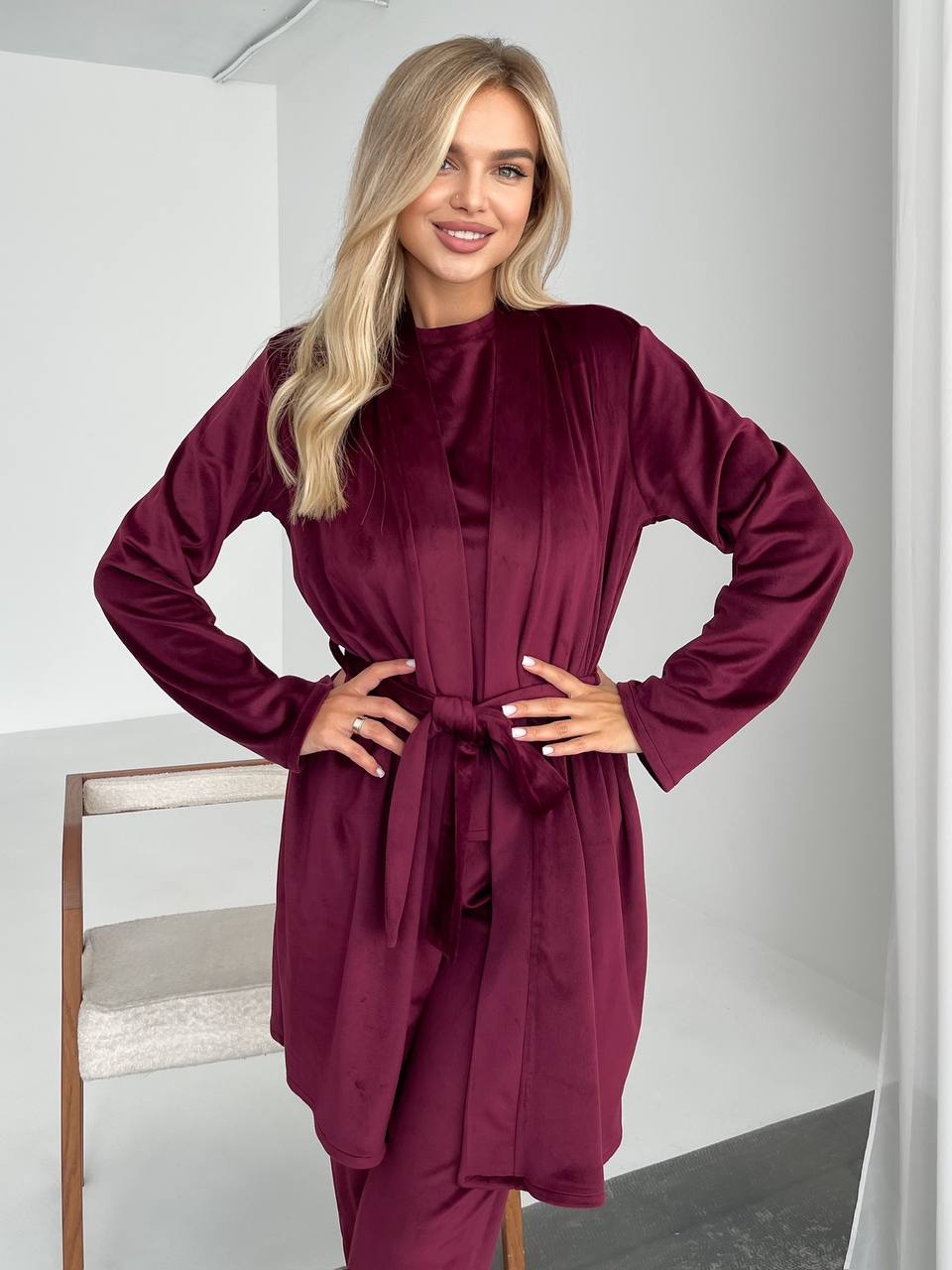 Велюровий домашній комплект трiйка бордового кольору 34539