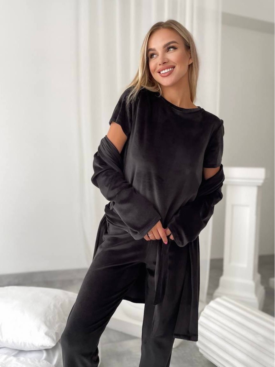 Велюровий домашній комплект трiйка чорного кольору 34540