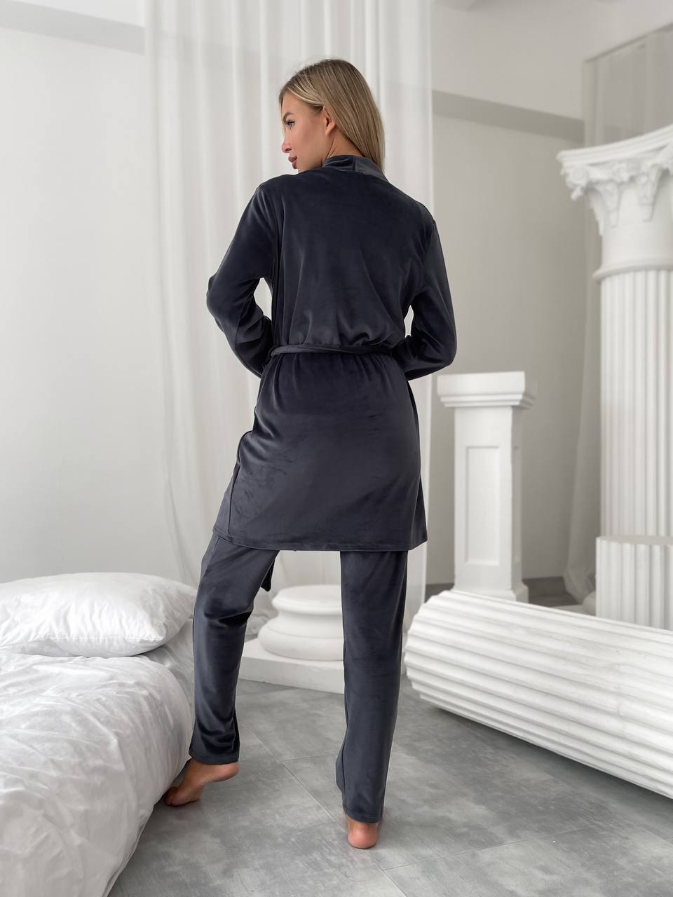 Велюровий домашній комплект трiйка графiтового кольору 34545