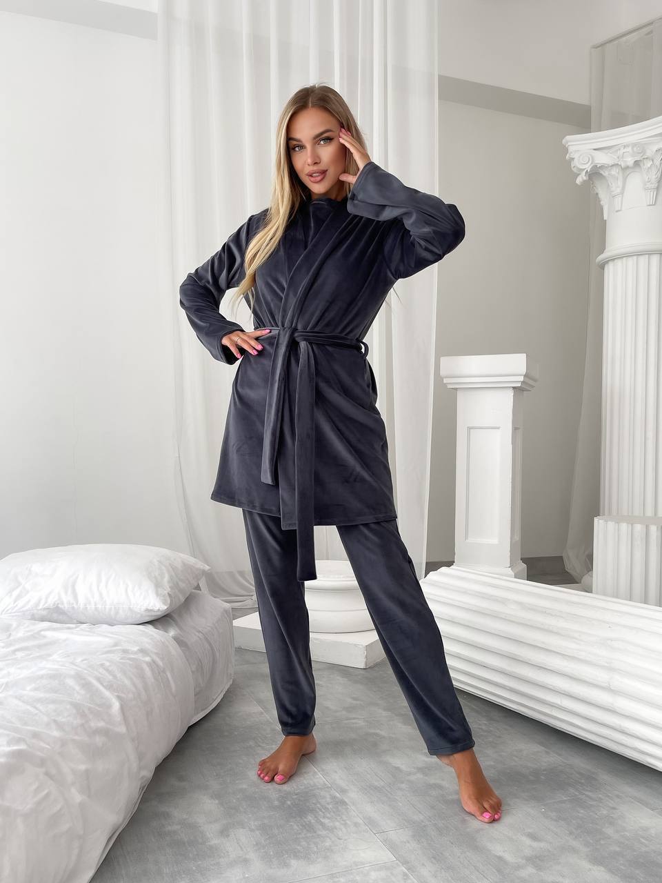 Велюровий домашній комплект трiйка графiтового кольору 34545