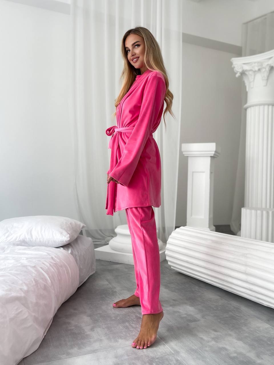 Велюровий домашній комплект трiйка малинового кольору 34541