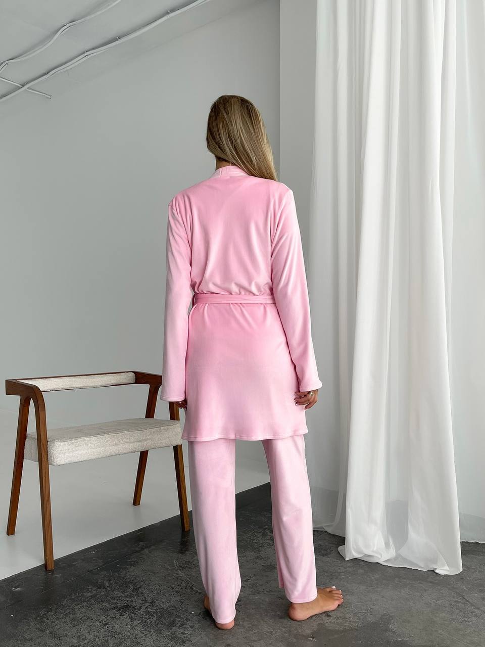 Велюровий домашній комплект трiйка рожевого кольору 34535