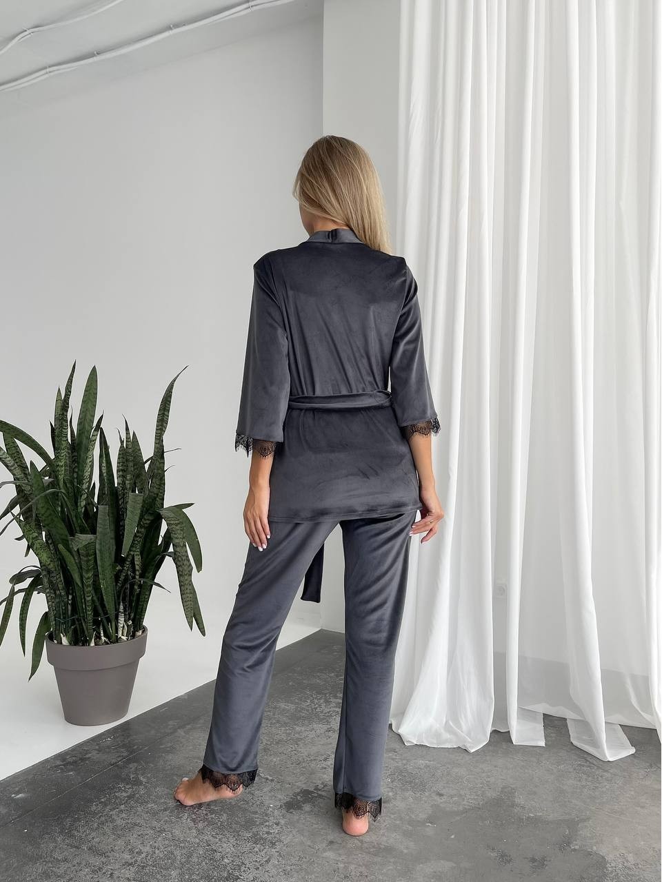 Велюровий домашній костюм трiйка графiтового кольору 34559