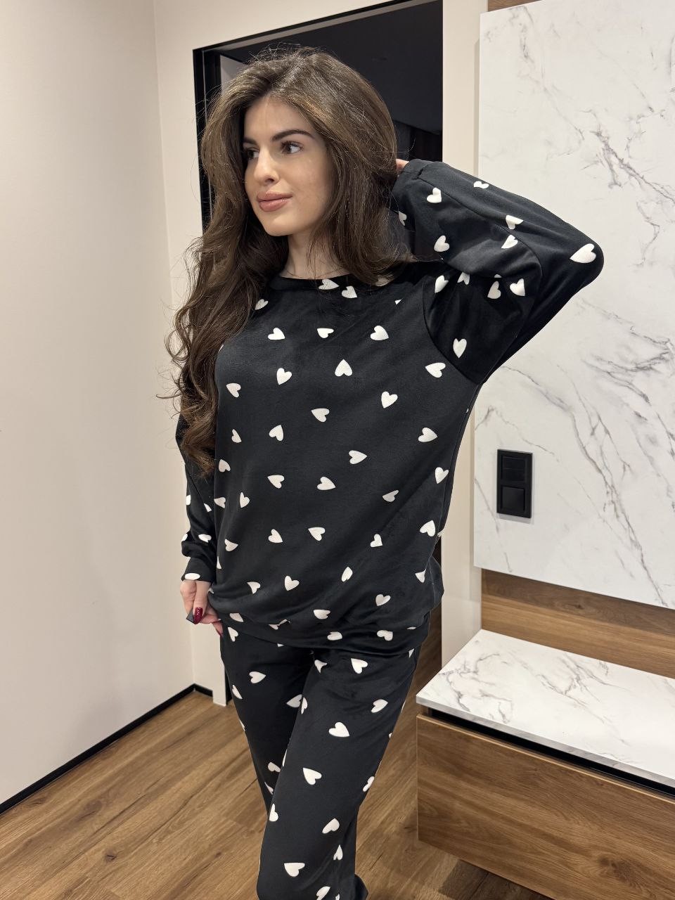 Велюровий жiночий домашній костюм чорного кольору 36085