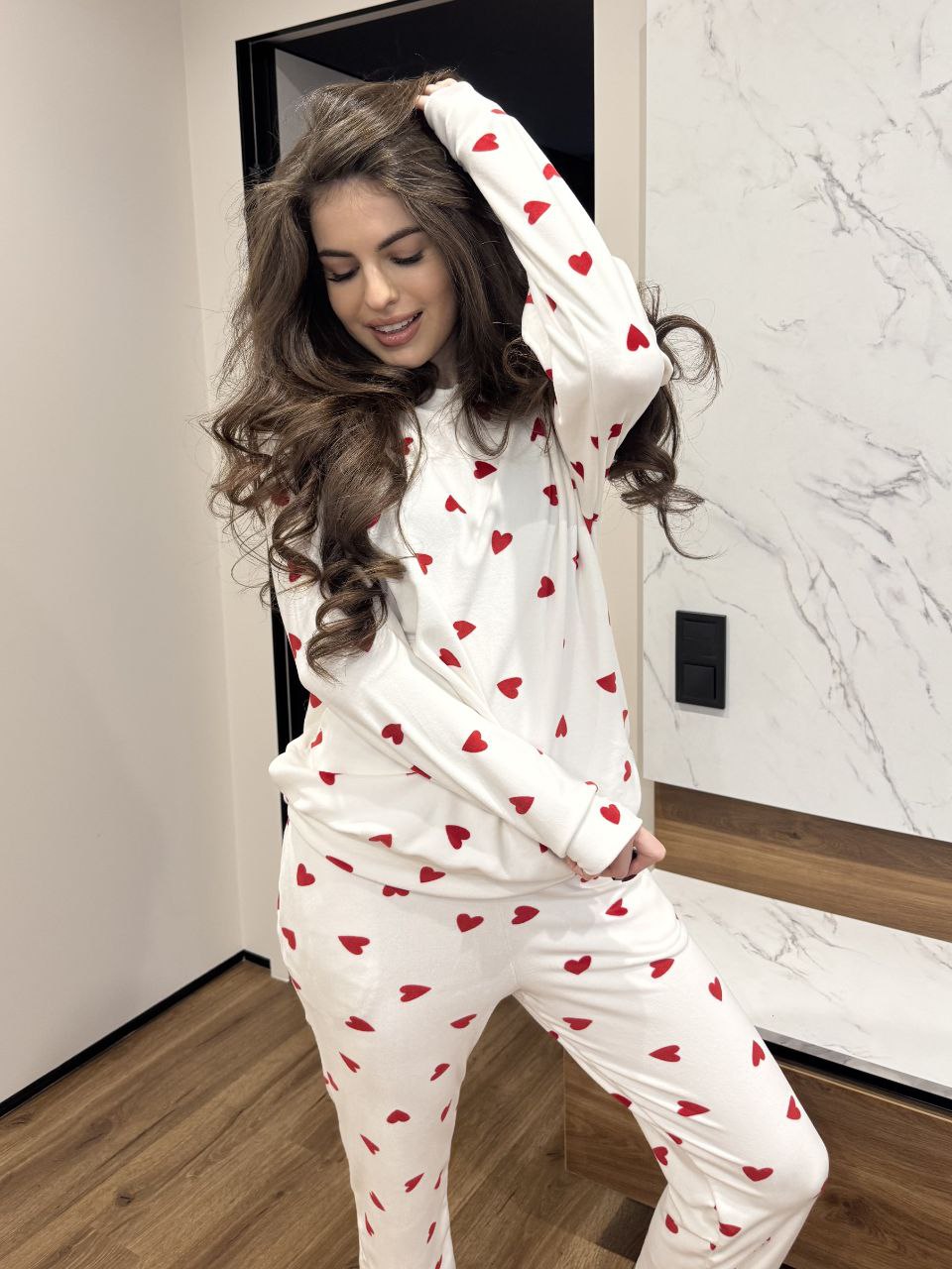 Велюровий жiночий домашній костюм молочного кольору 36086