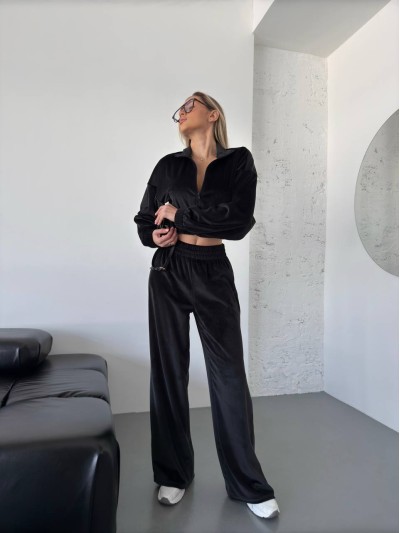 Велюровий жіночий костюм чорного кольору 34075