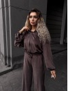 Велюровий жіночий костюм коричневого кольору 34592