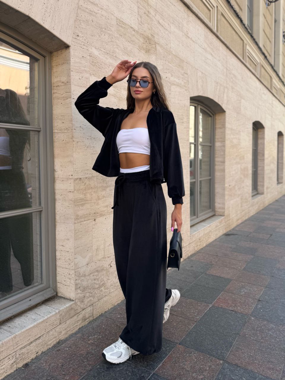 Велюровий жіночий костюм на блискавці чорного кольору 34691