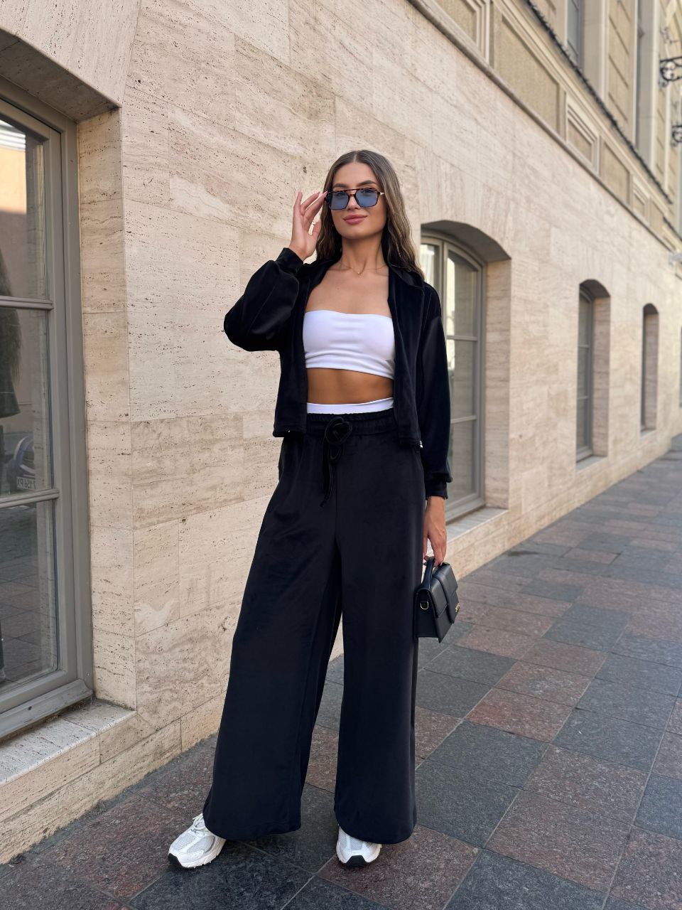 Велюровий жіночий костюм на блискавці чорного кольору 34691