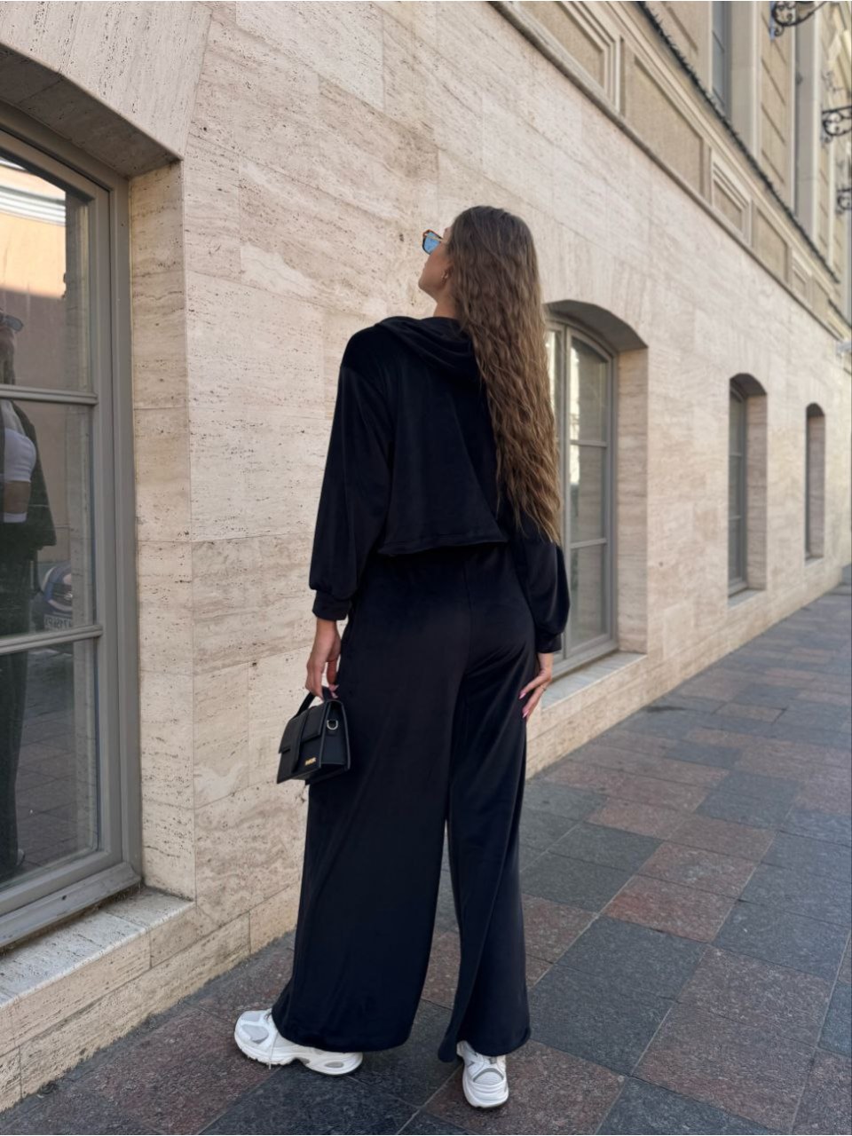 Велюровий жіночий костюм на блискавці чорного кольору 34691